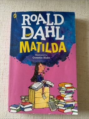 Roald Dahl Matilda Paperback - Pink & Blue Cover